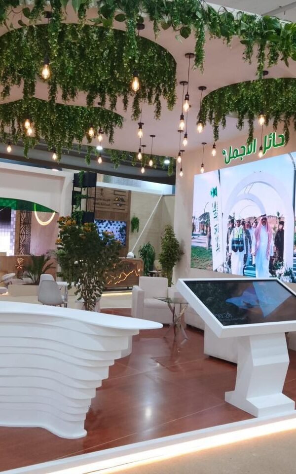 تنفيذ بوثات المعارض بجودة عالية يضمن حضورًا قويًا ويعكس احترافية الشركة داخل المعارض.